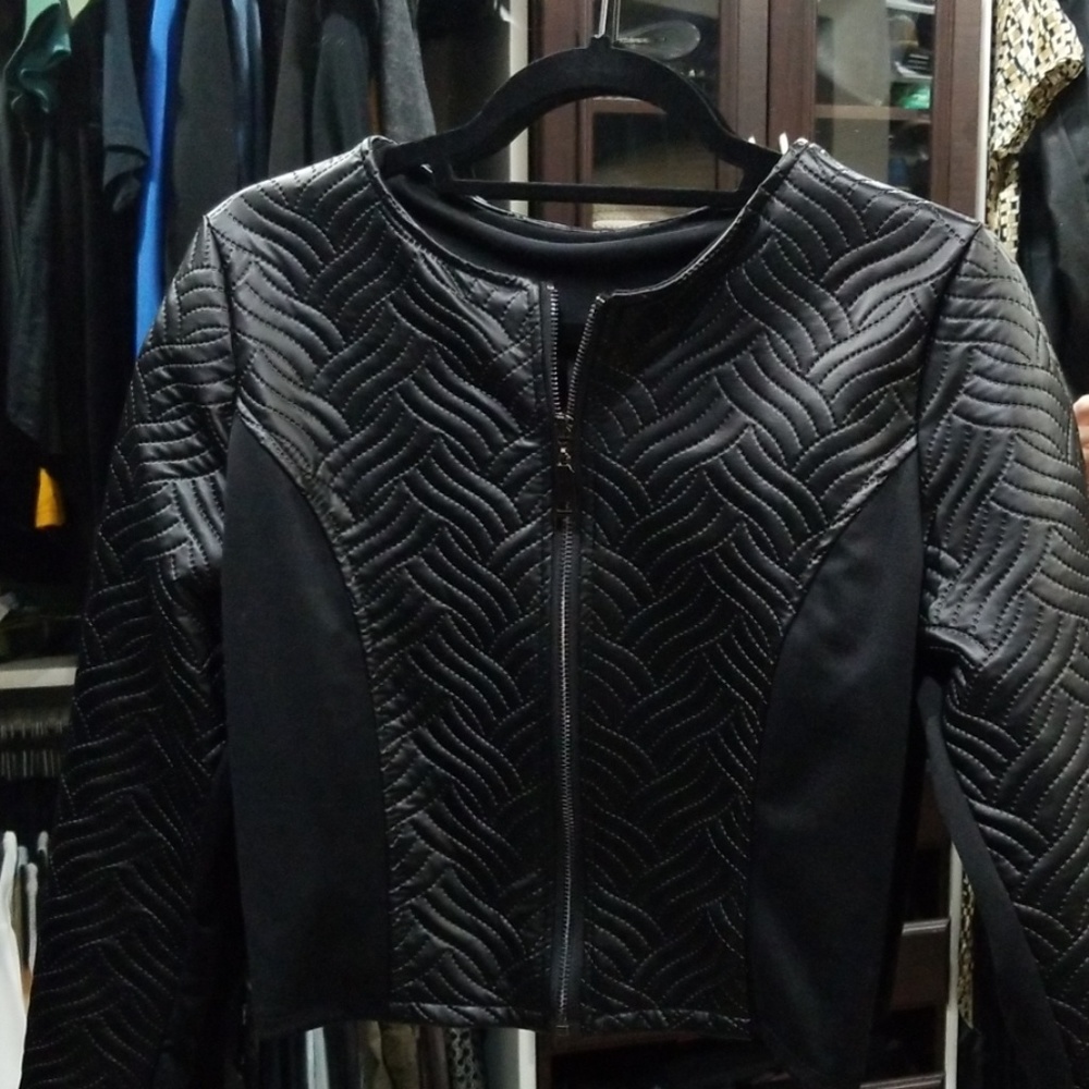 Cropped jacket/new/never worn